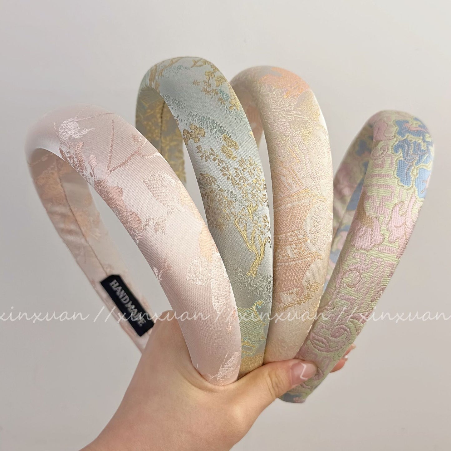 布面花朵刺繡復古髮箍－第二視角實拍｜https://igowo.tw/