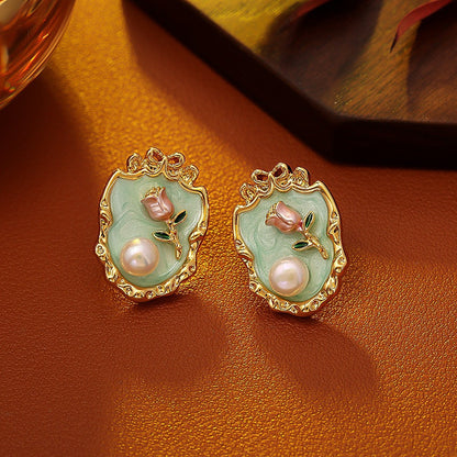 琺瑯珍珠花朵復古耳釘－細節特寫12｜https://igowo.tw/