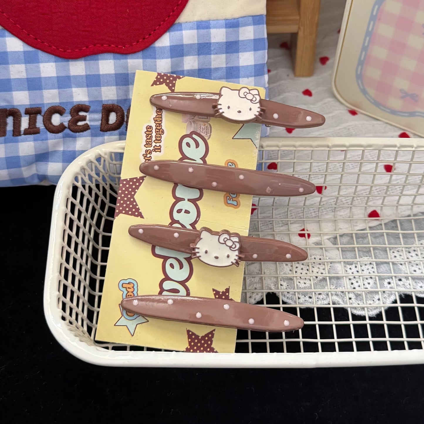 棕色貓咪波點髮夾－商品主圖｜https://igowo.tw/
