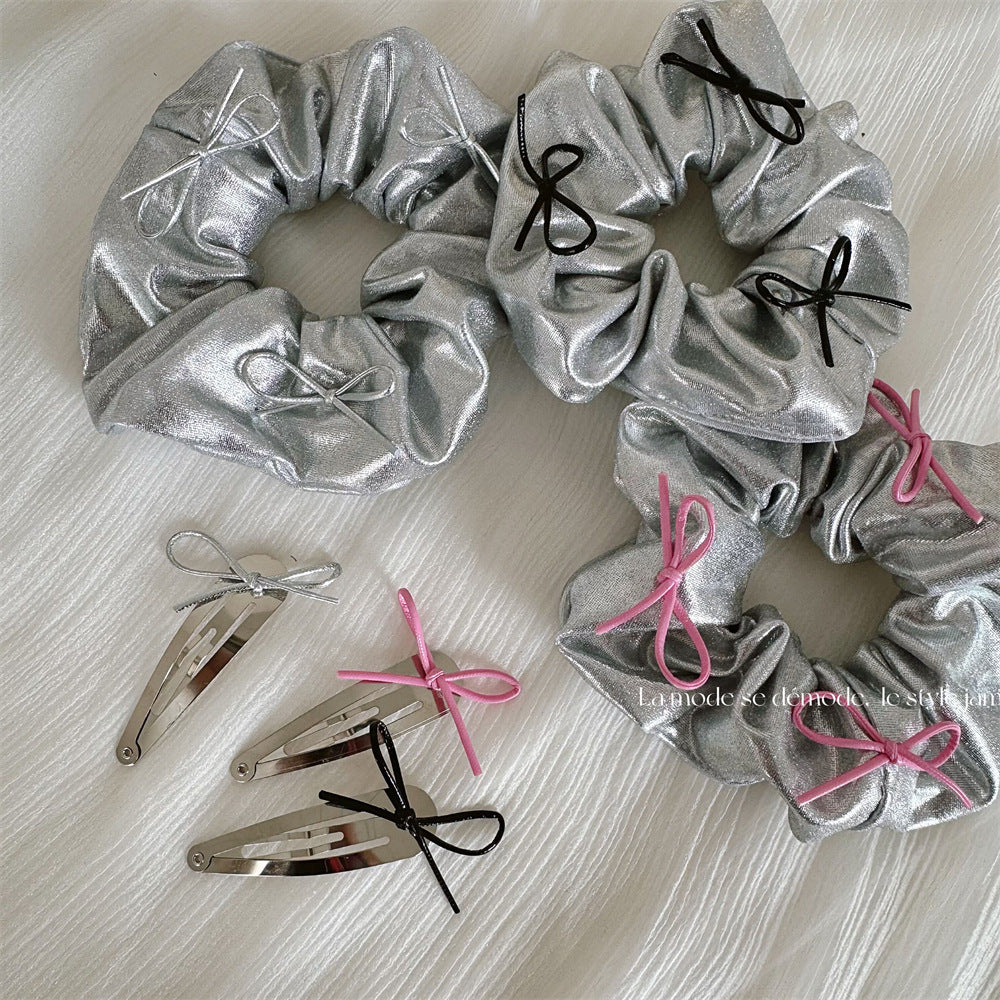 銀色皮革蝴蝶結髮圈－商品主圖｜https://igowo.tw/
