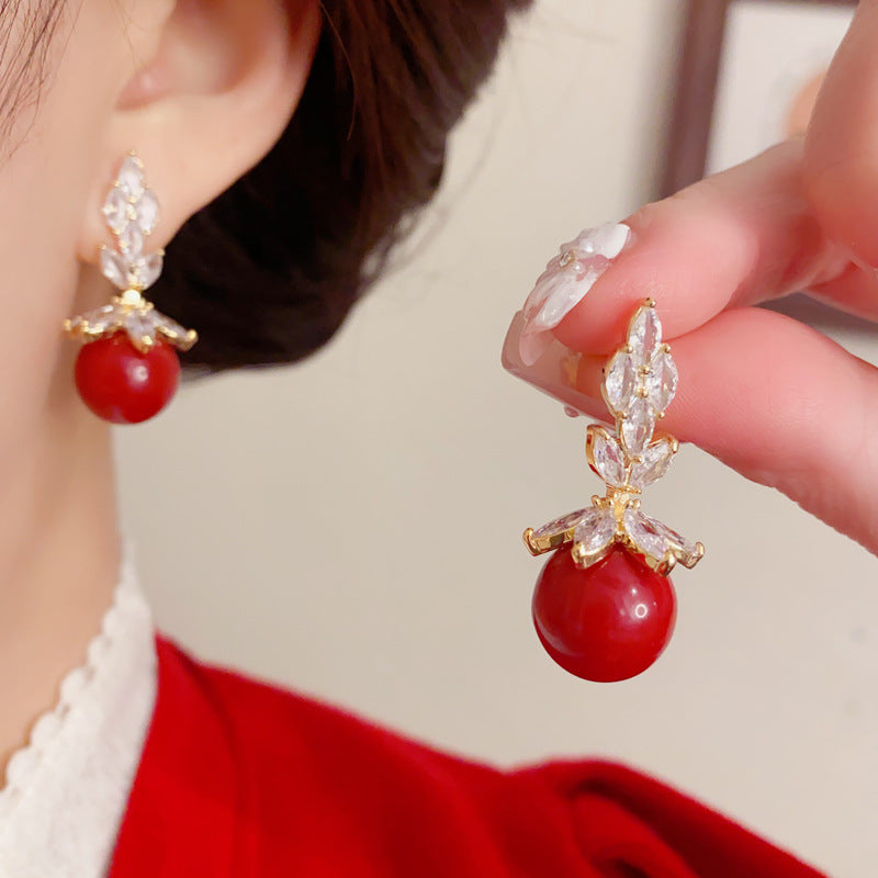 紅色珍珠樹葉微鑲耳墜－商品主圖｜https://igowo.tw/
