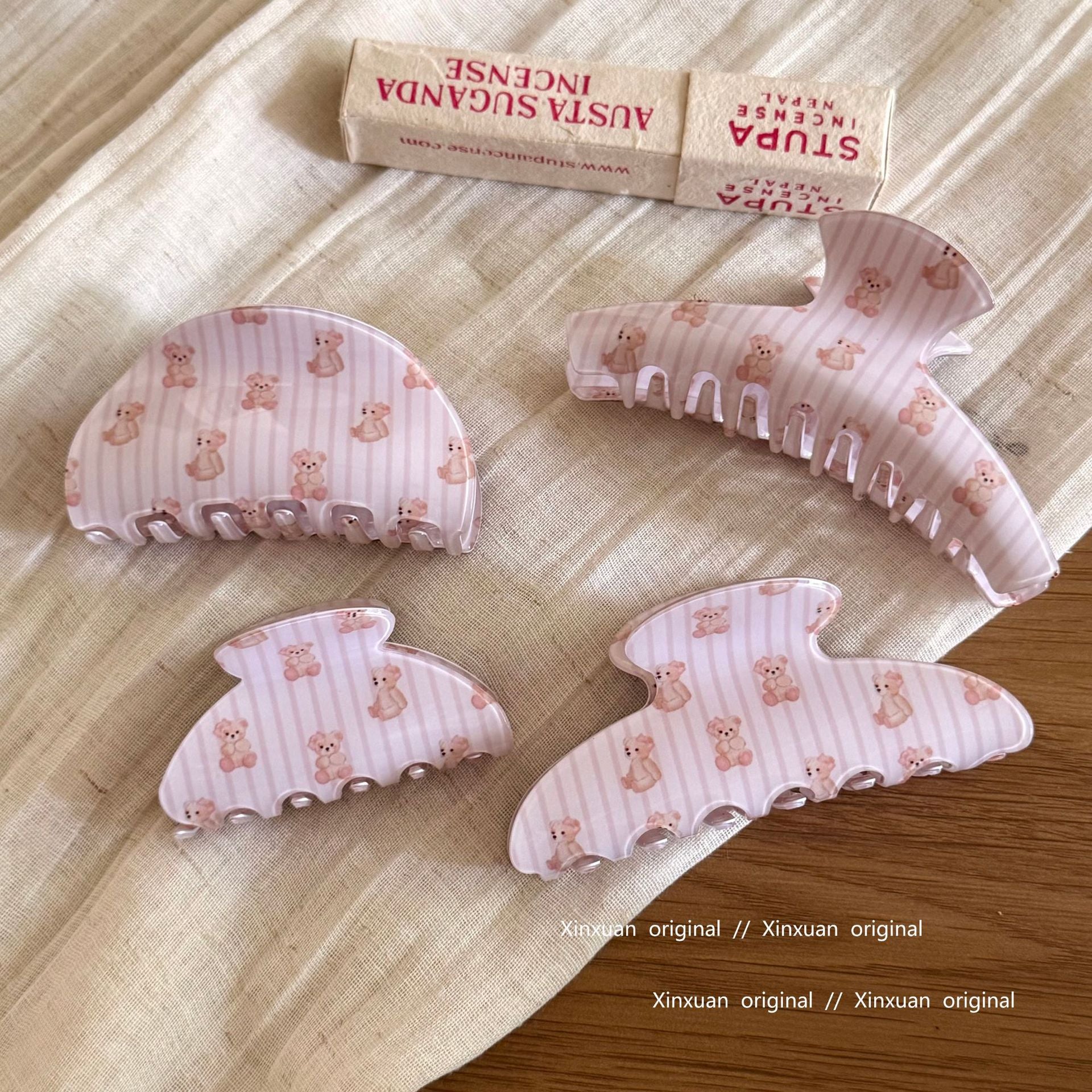 粉色格紋小熊鯊魚夾－衣架款實拍｜https://igowo.tw/