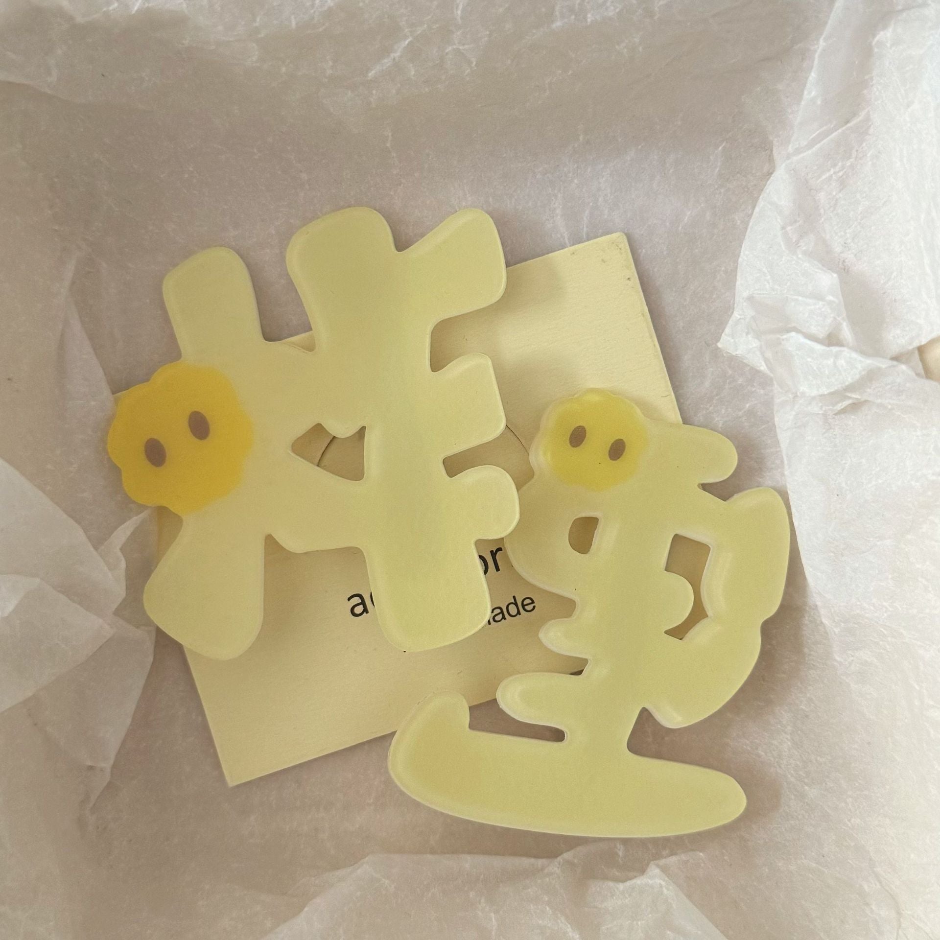 黃色文字髮夾－商品主圖｜https://igowo.tw/
