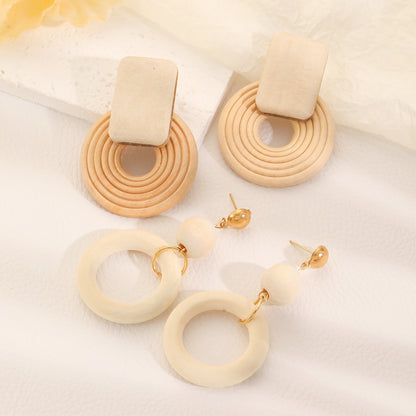 木質花朵圓圈復古耳環－細節特寫2｜https://igowo.tw/
