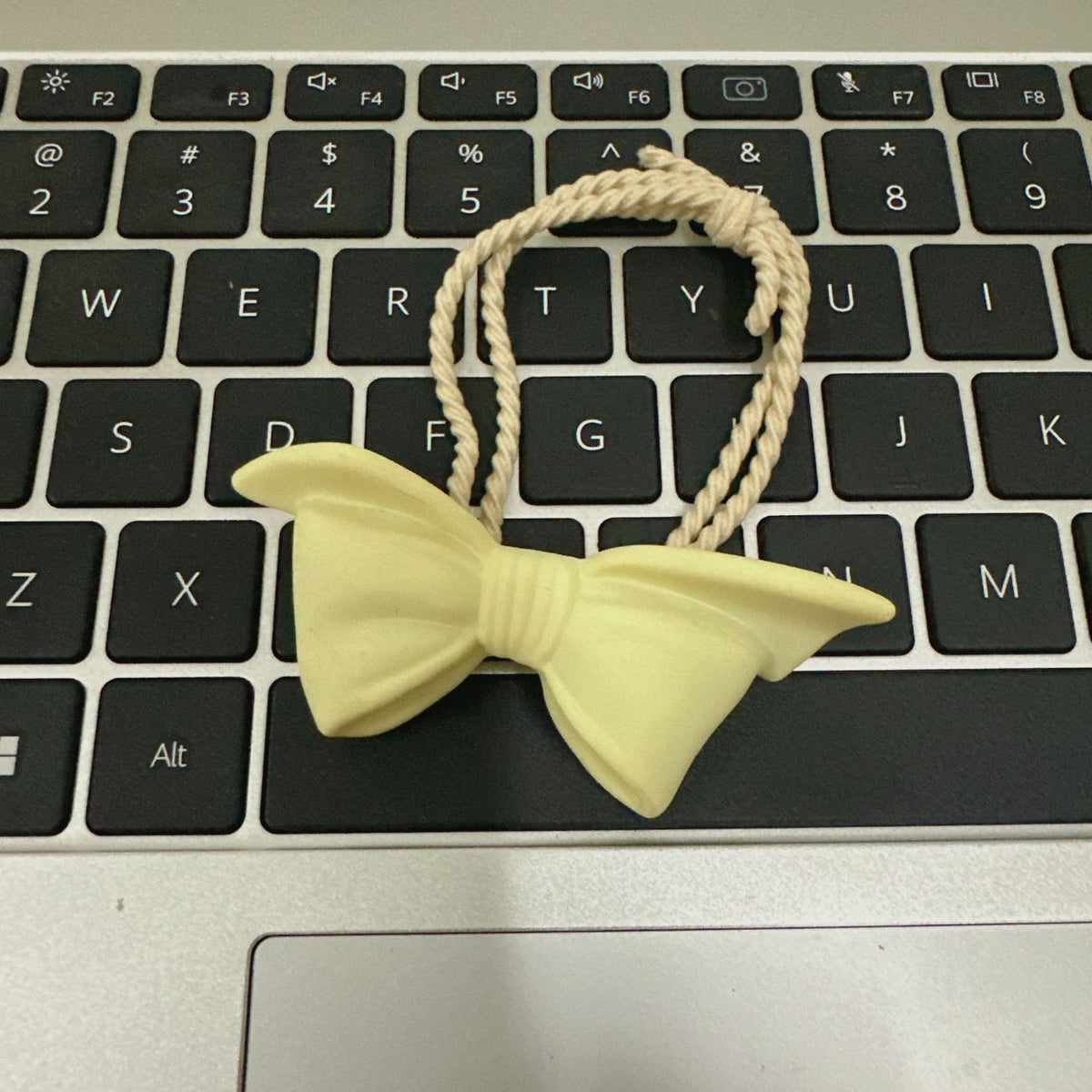簡約經典髮圈－細節特寫4｜https://igowo.tw/