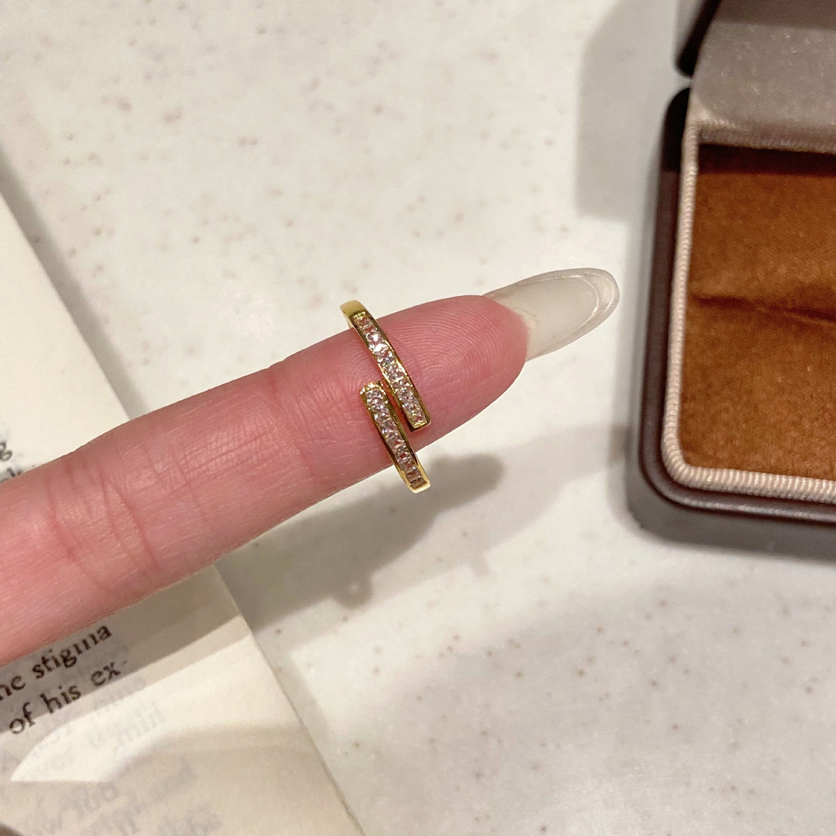 鋯石波浪交叉微鑲戒指