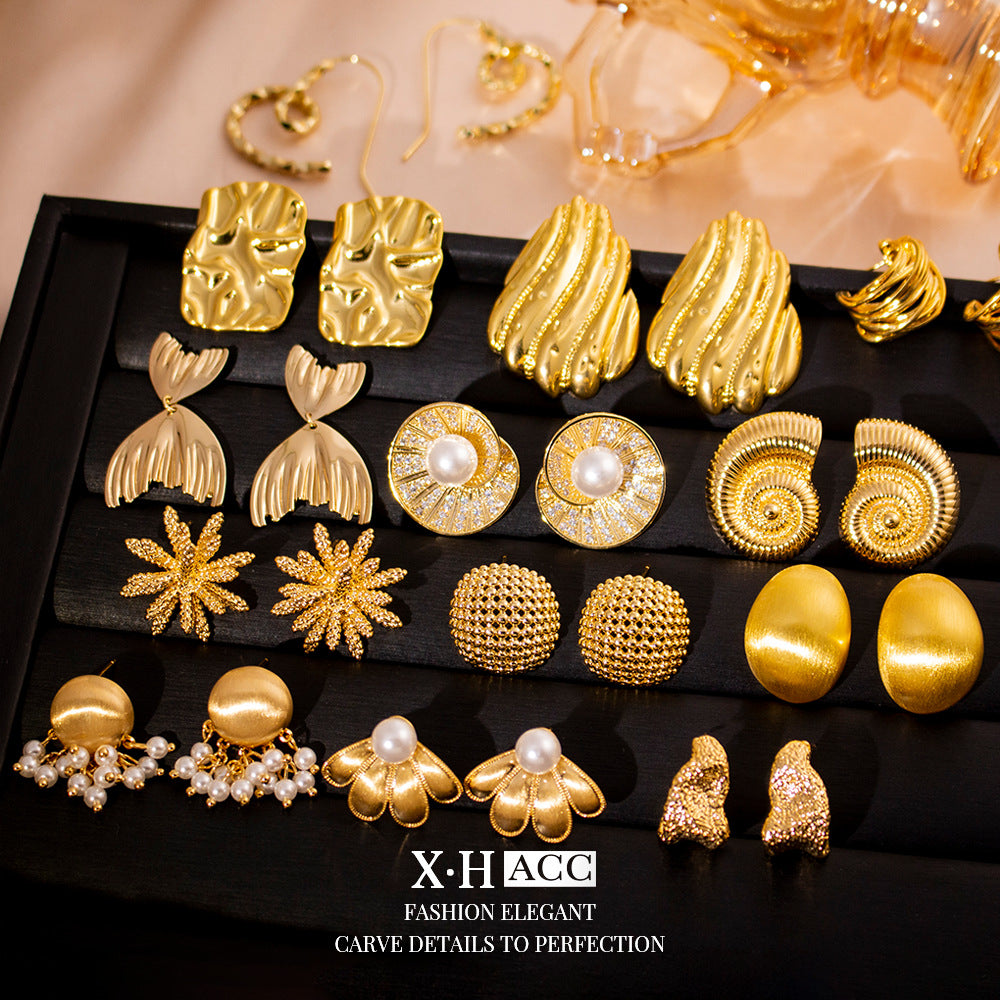 金色貝殼花朵復古耳釘－細節特寫1｜https://igowo.tw/