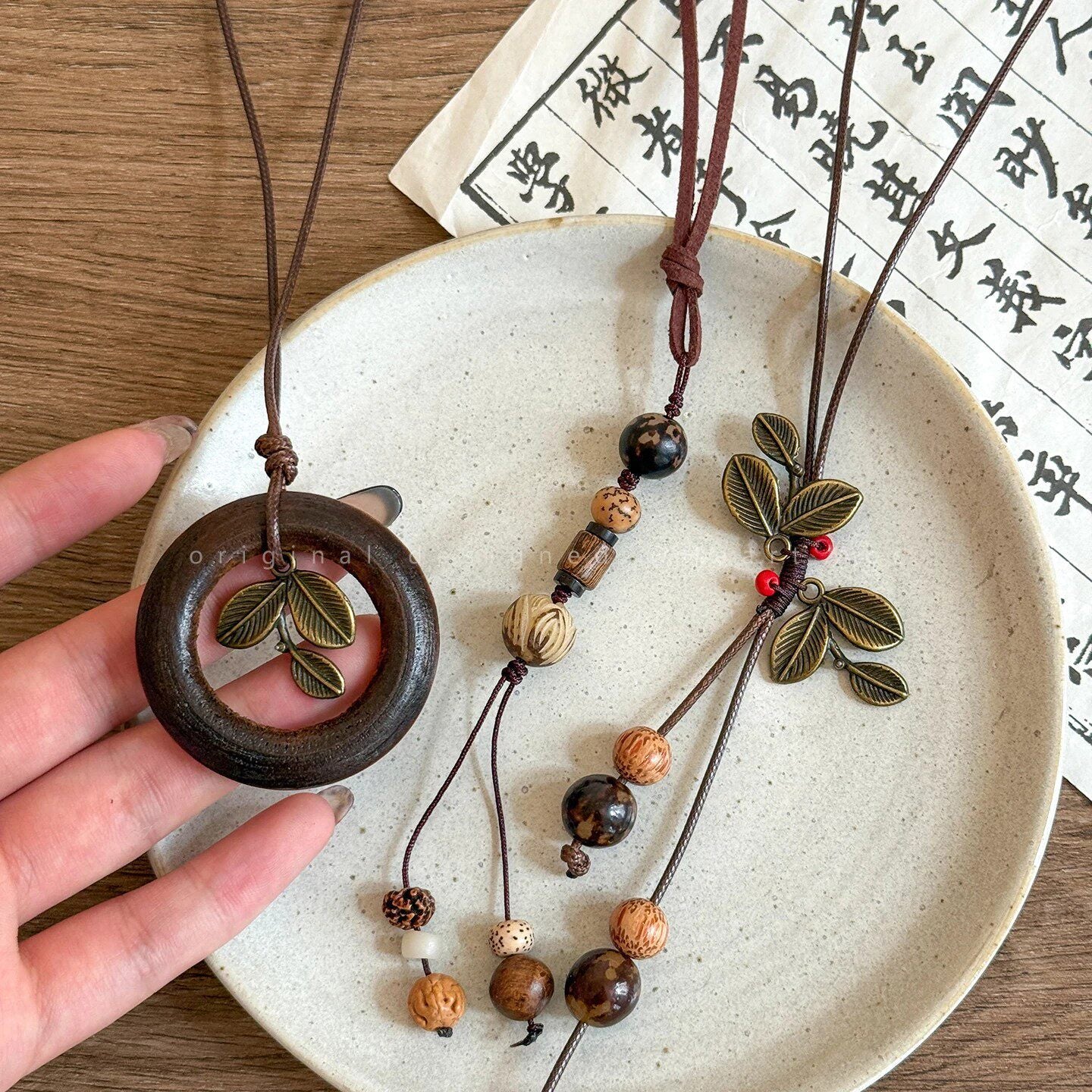 串珠復古項鍊－項鍊-咖色-金色款實拍｜https://igowo.tw/