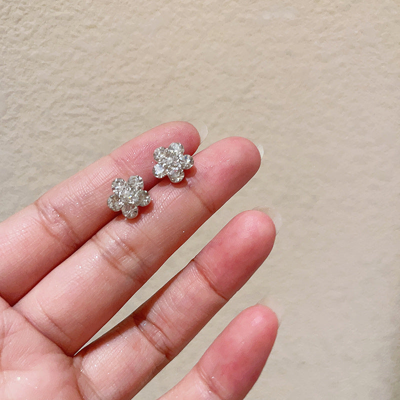 黑色山茶花蝴蝶結耳環－細節特寫4｜https://igowo.tw/