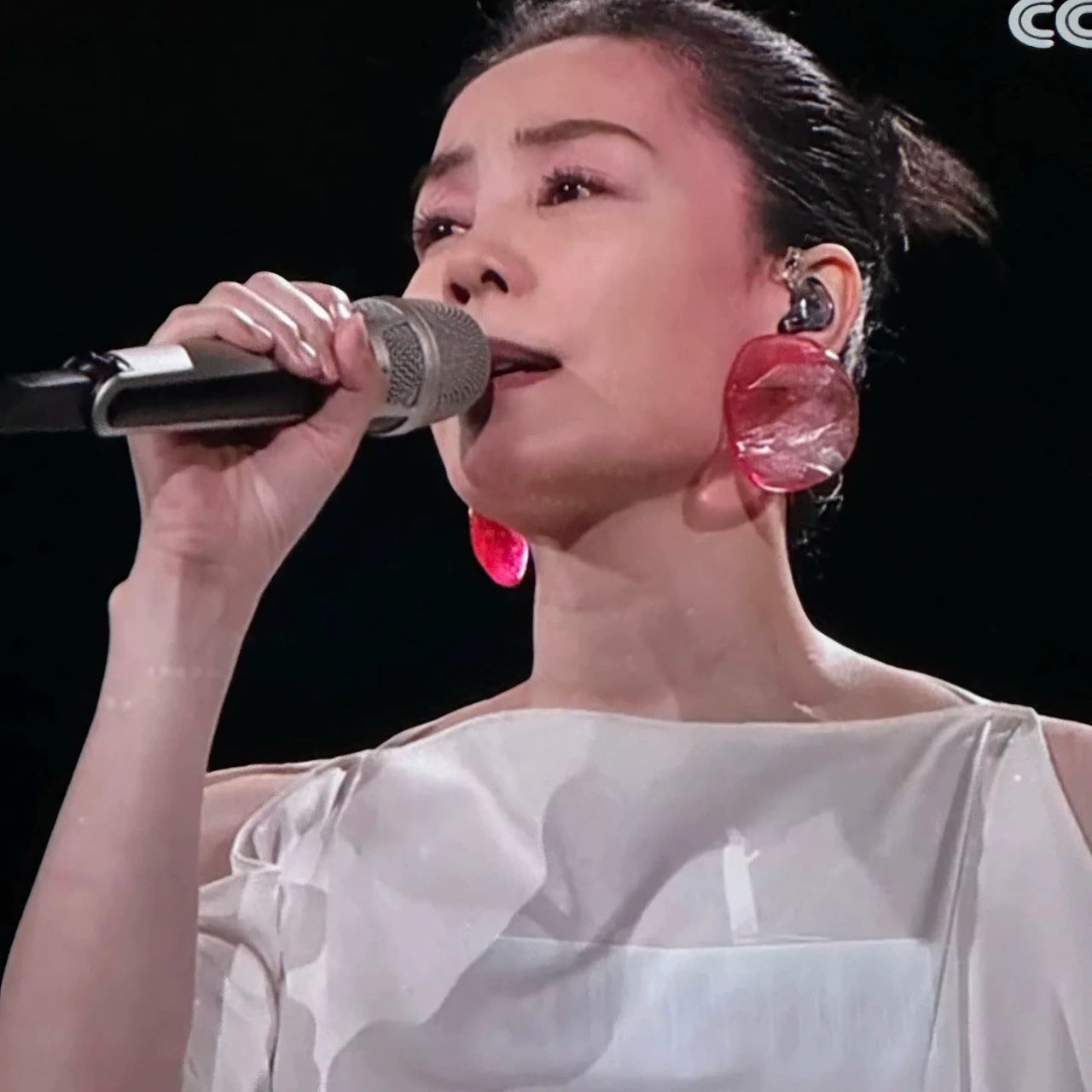 王菲春晚同款耳環耳飾氣質女高級感潮2026蝦片耳釘小眾時尚法式潮