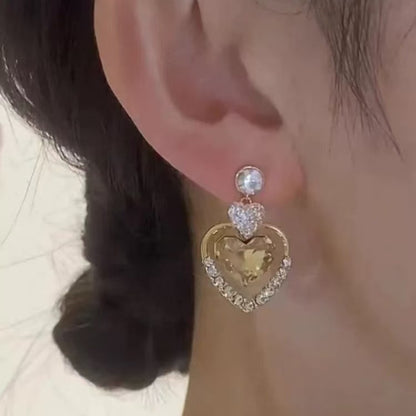 愛心鑲鑽耳環－商品主圖｜https://igowo.tw/