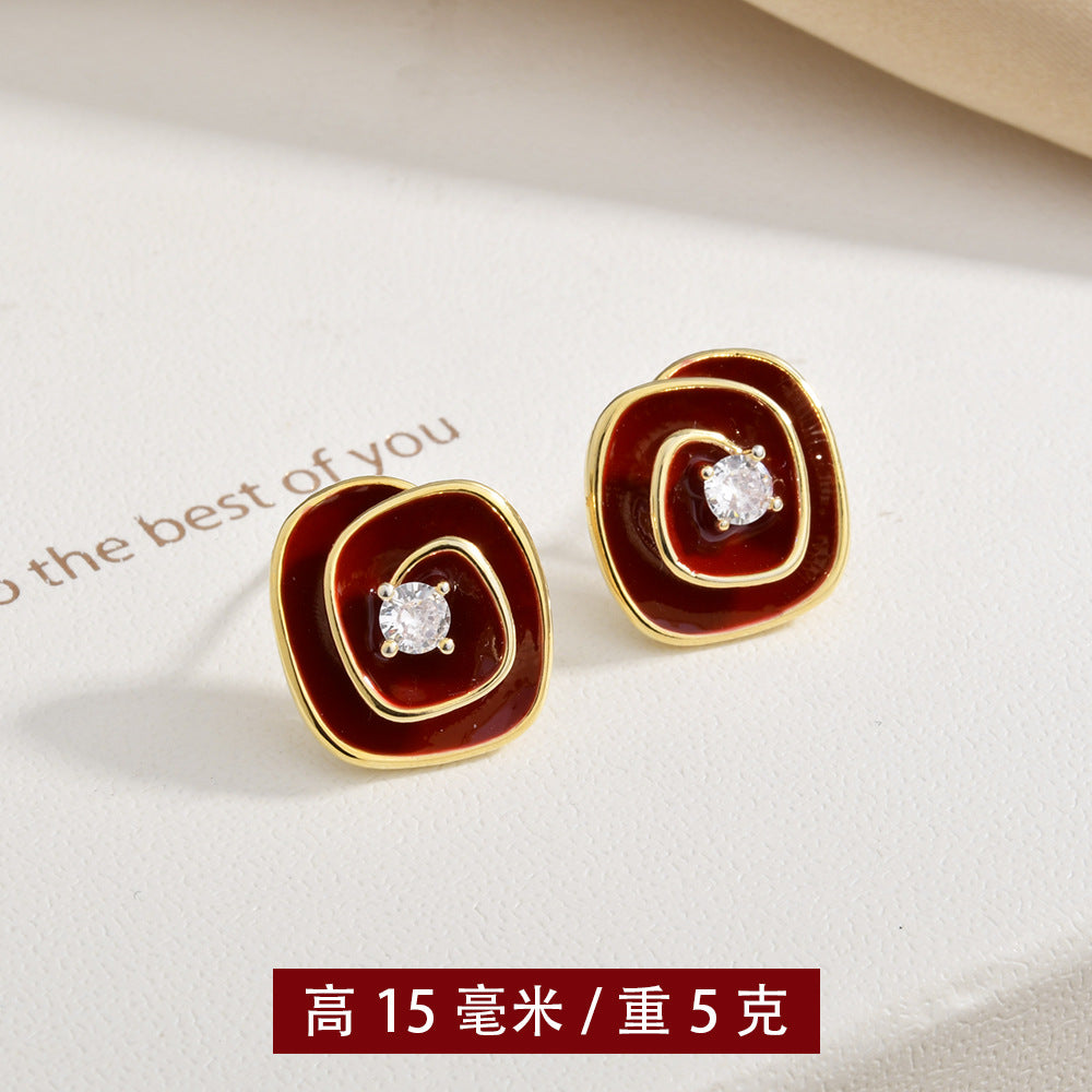 復古紅簡約耳釘－細節特寫5｜https://igowo.tw/