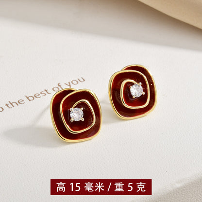 復古紅簡約耳釘－細節特寫5｜https://igowo.tw/