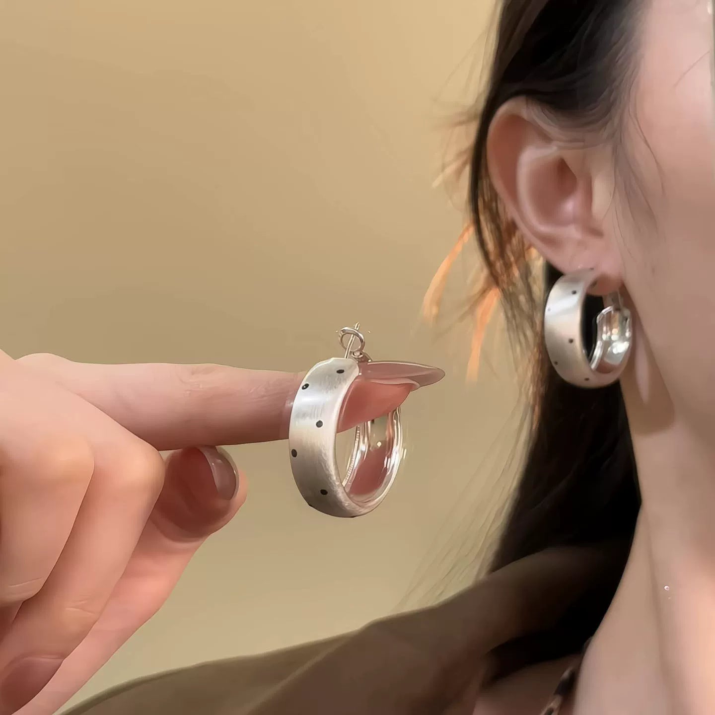 S925素圈誇張耳環－銀款細節｜https://igowo.tw/