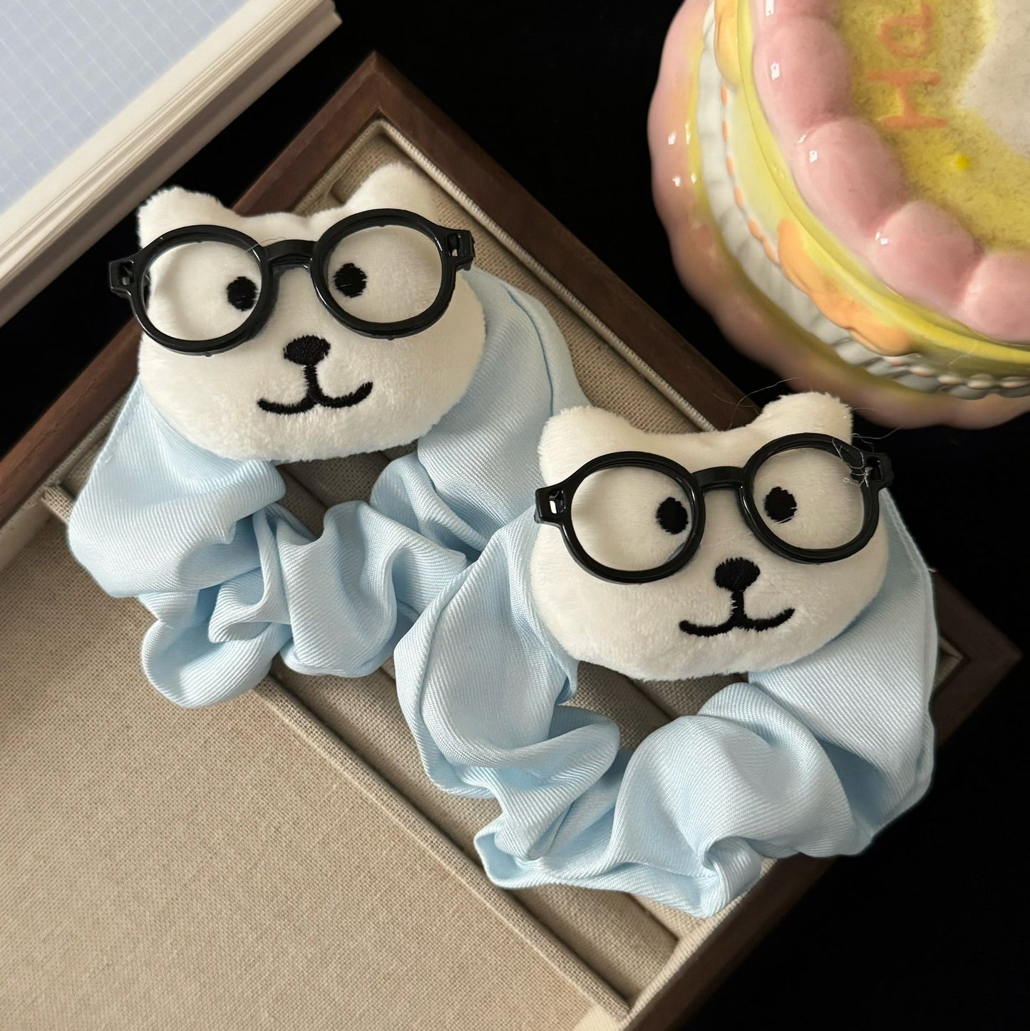 白色絨面小熊髮圈－商品主圖｜https://igowo.tw/