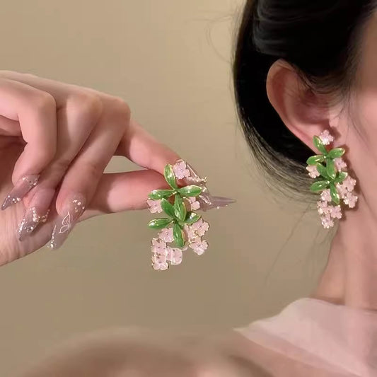 撞色花朵流蘇長版耳環－商品主圖｜https://igowo.tw/