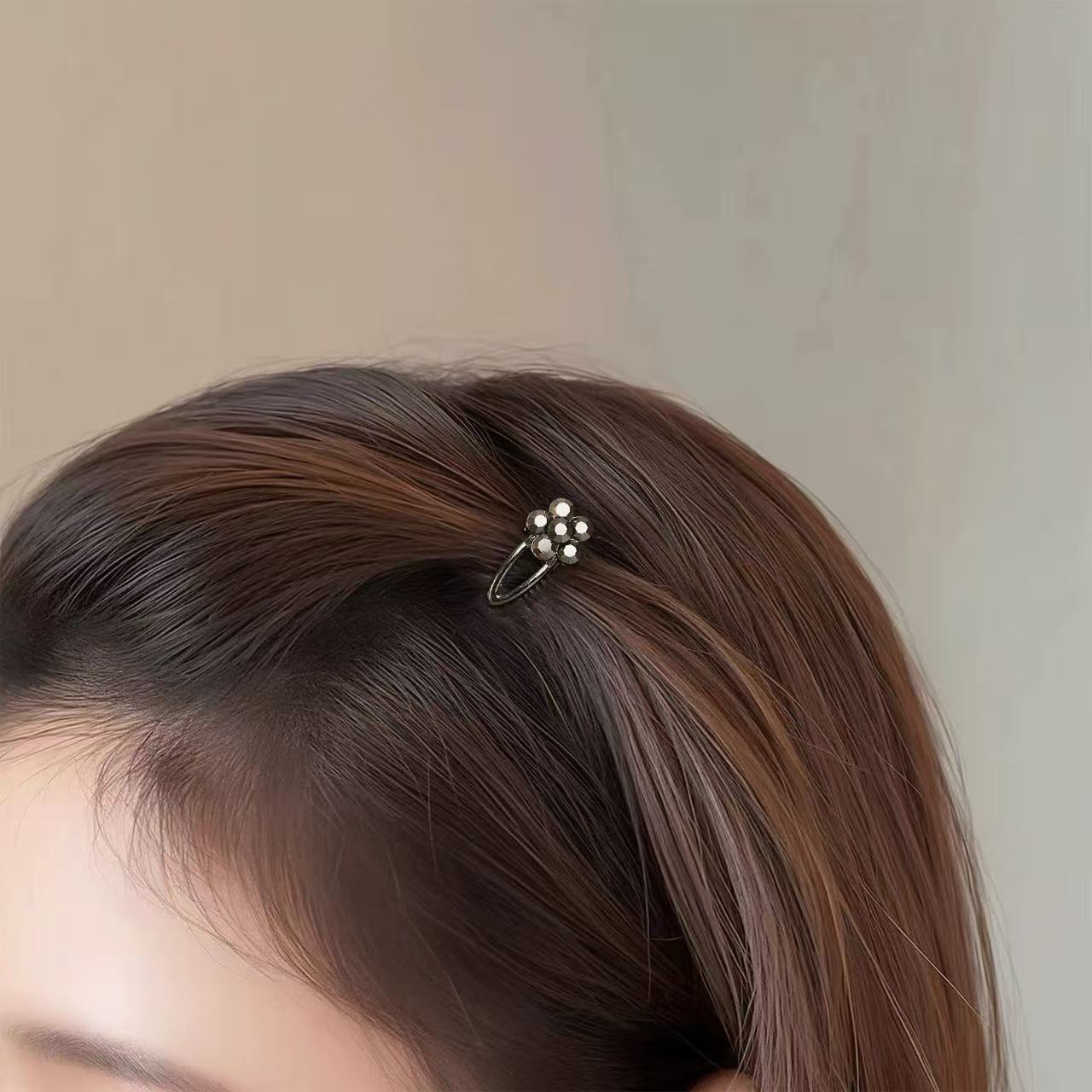 鋯石愛心小巧髮夾－小蝴蝶結款實拍｜https://igowo.tw/