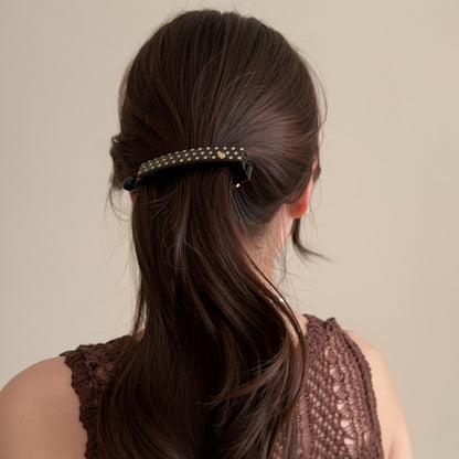 樹脂簡約鯊魚夾－扭扭夾-黑色款細節｜https://igowo.tw/