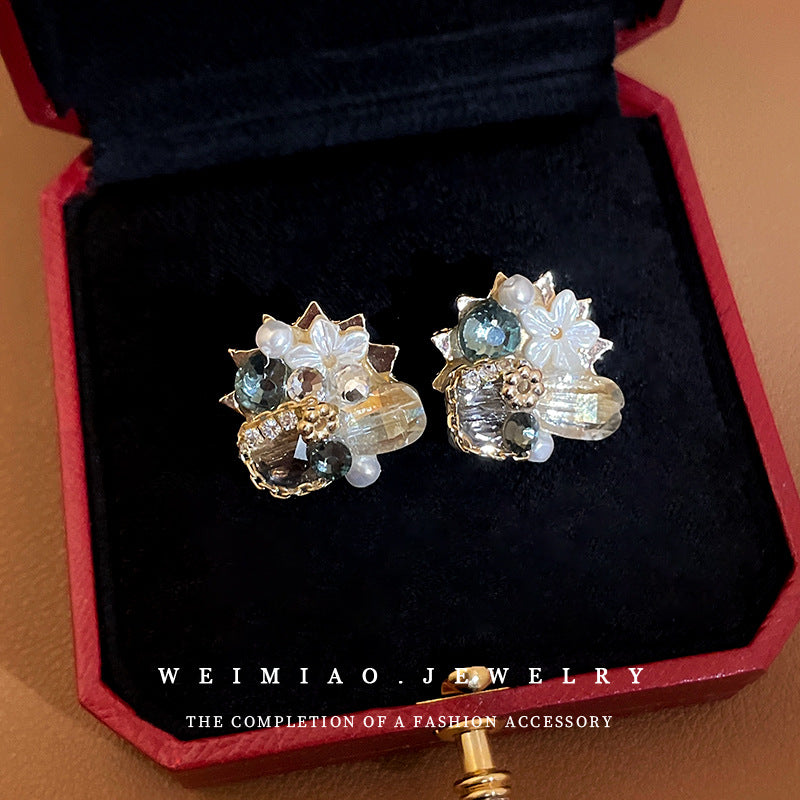 水晶花朵鑲鑽耳釘－商品主圖｜https://igowo.tw/