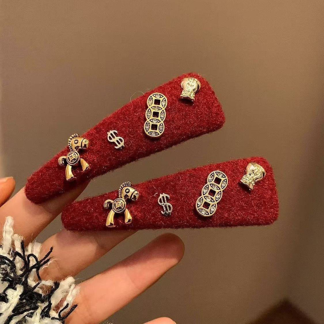 紅色小馬文字髮夾－商品主圖｜https://igowo.tw/