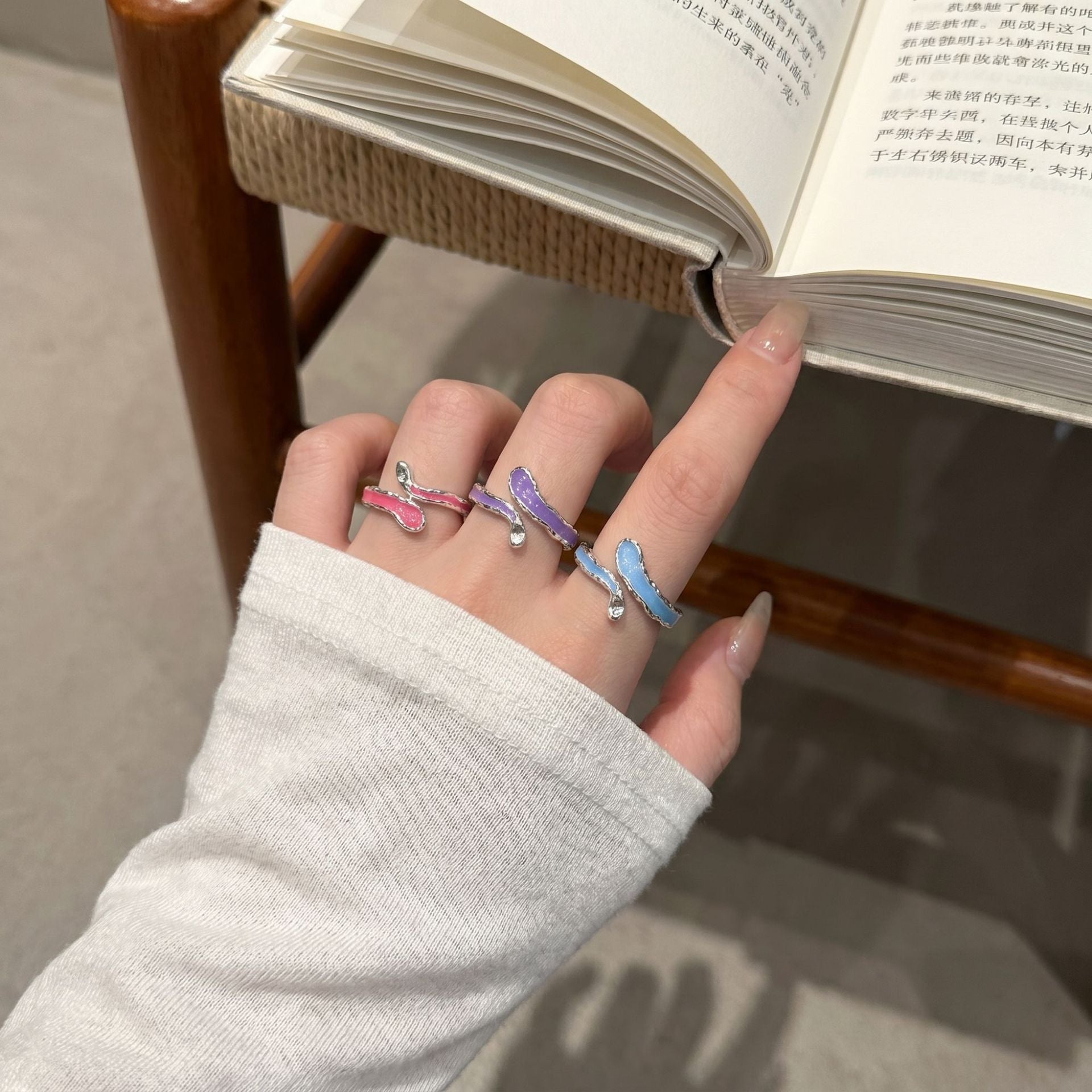 琺瑯波浪簡約戒指－商品主圖｜https://igowo.tw/