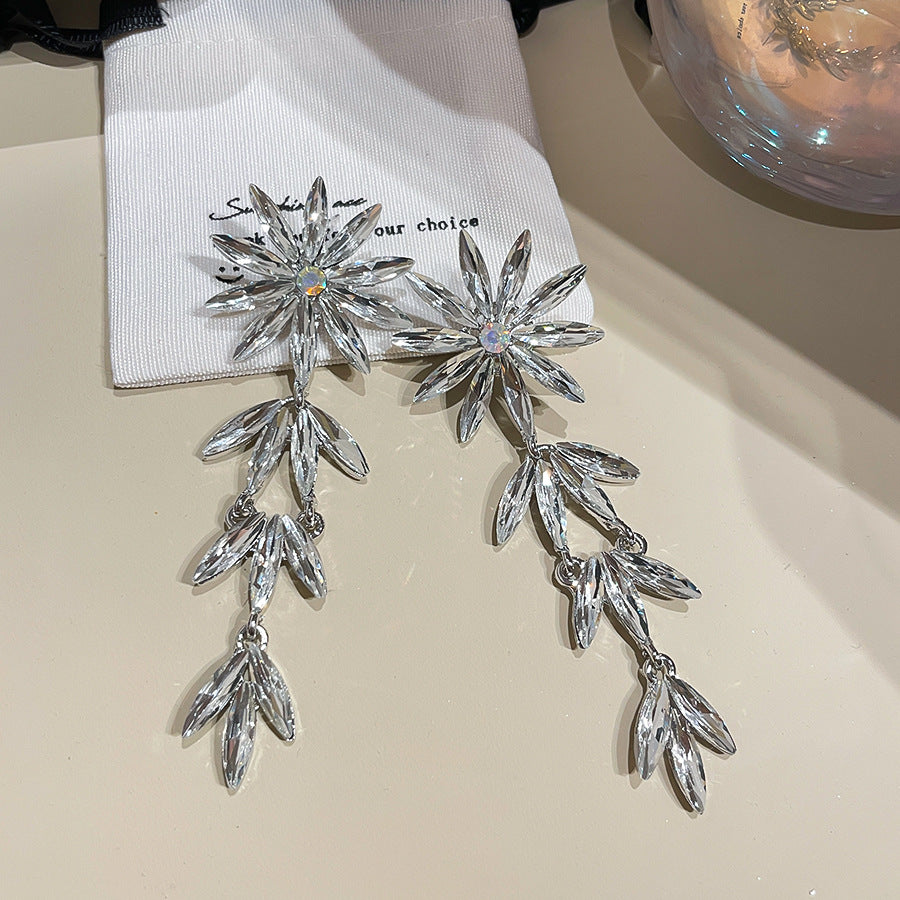花朵鑲鑽耳環