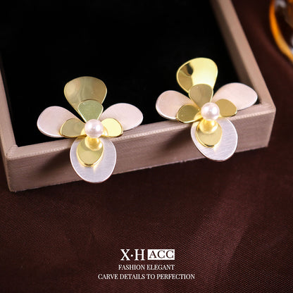 珍珠鋯石山茶花耳釘－細節特寫61｜https://igowo.tw/