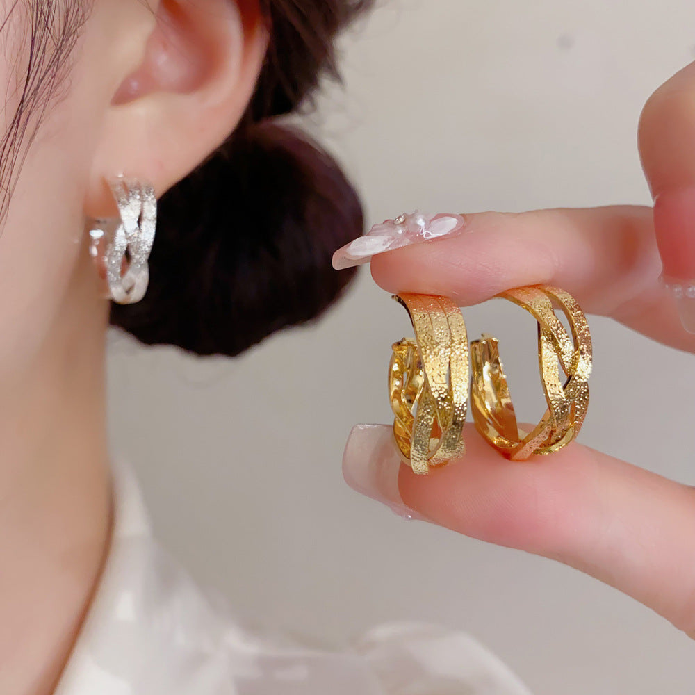 金屬交叉C形誇張耳環－商品主圖｜https://igowo.tw/