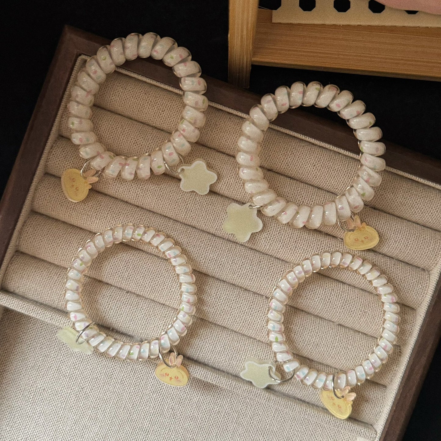 黃色星星卡通髮圈－商品主圖｜https://igowo.tw/