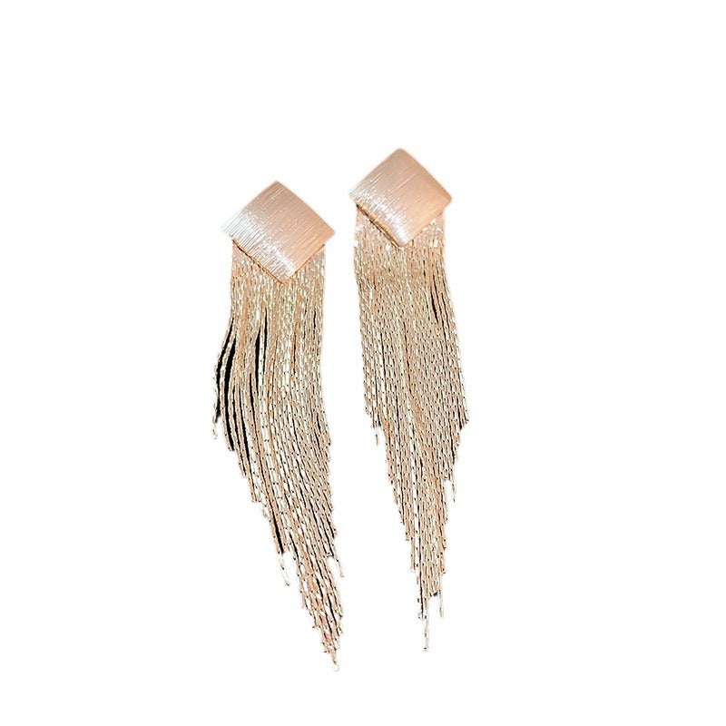 鋯石銀針樹葉流蘇耳環－8#銀針-金色款細節｜https://igowo.tw/