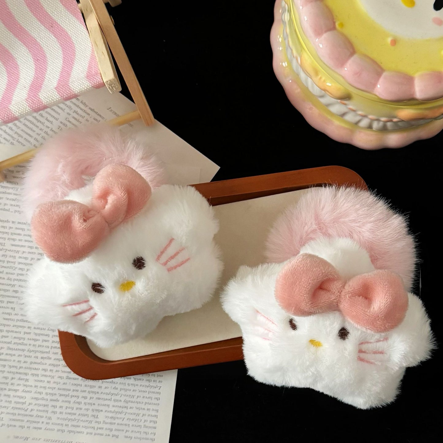 粉色絨面蝴蝶結髮圈－商品主圖｜https://igowo.tw/