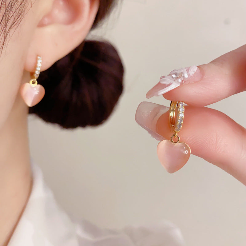 貓眼石愛心簡約耳扣－商品主圖｜https://igowo.tw/