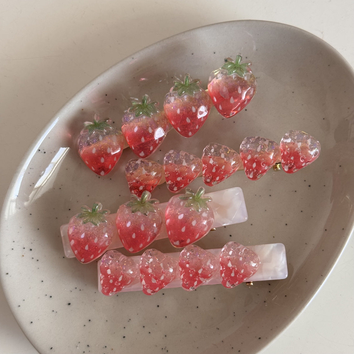 草莓簡約髮夾－商品主圖｜https://igowo.tw/
