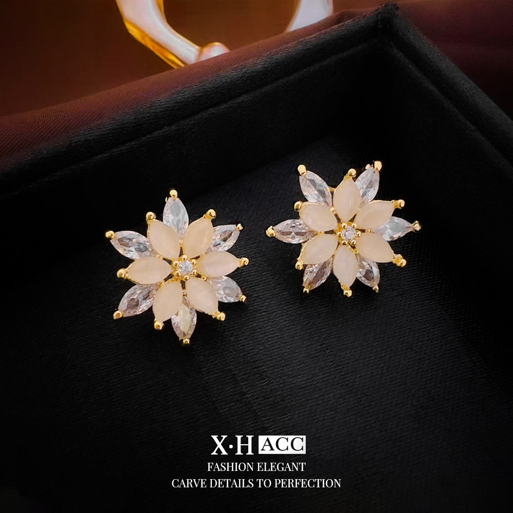 貓眼石花朵立體耳釘－商品主圖｜https://igowo.tw/