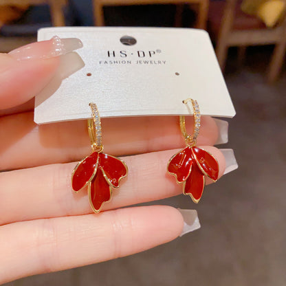 紅色鋯石楓葉簡約耳扣－商品主圖｜https://igowo.tw/