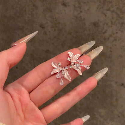 琺瑯鋯石花朵簡約耳釘－商品主圖｜https://igowo.tw/