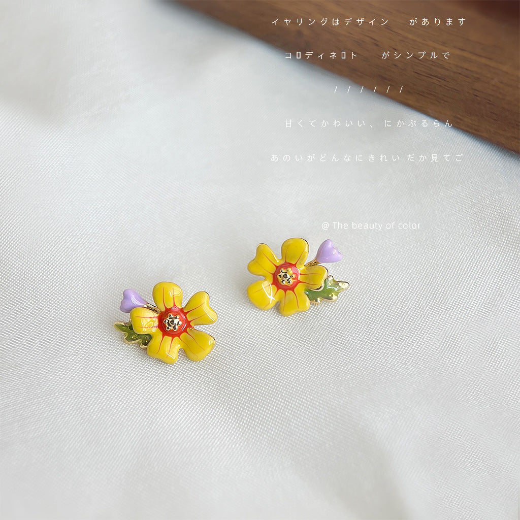 撞色琺瑯花朵耳釘－商品主圖｜https://igowo.tw/