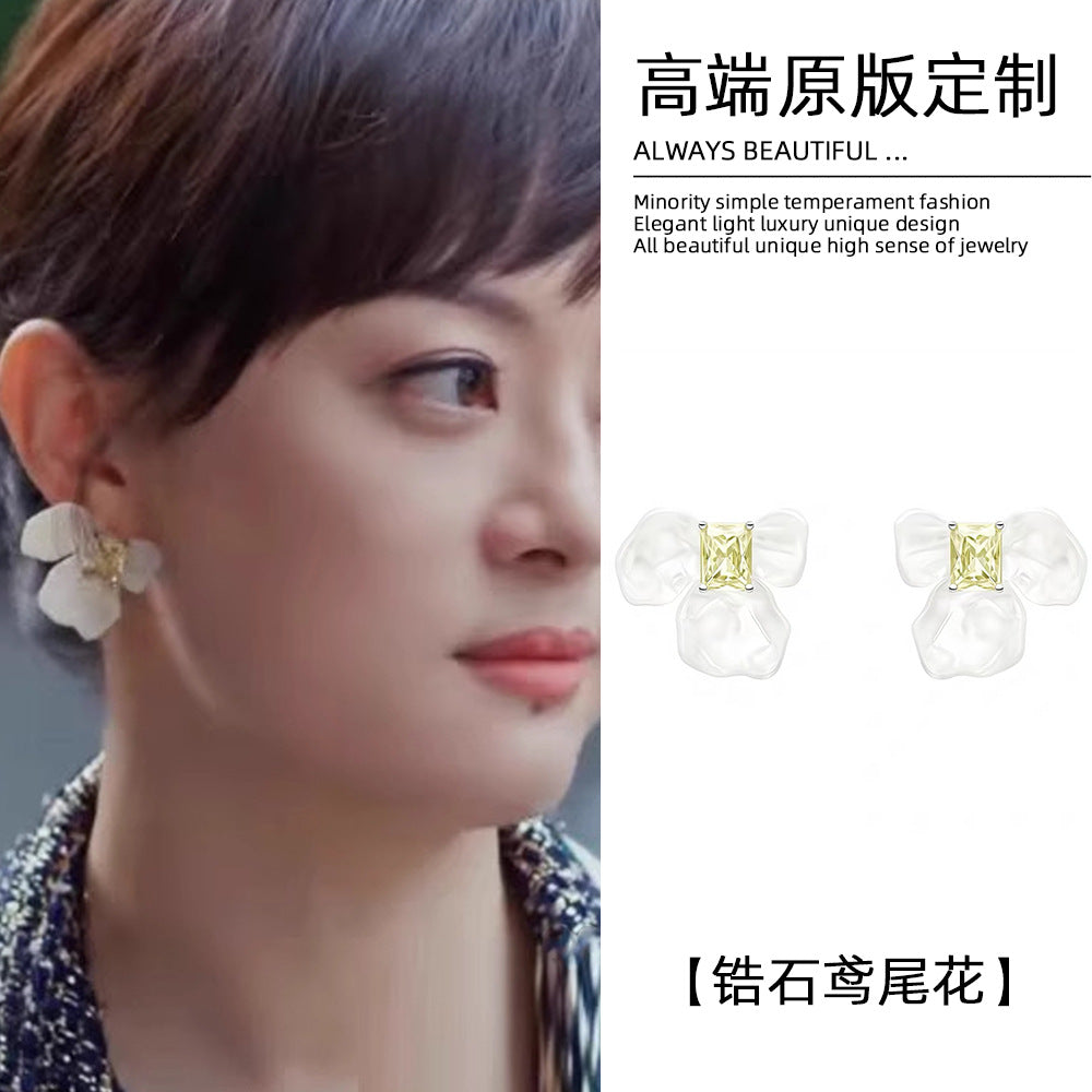 金色鋯石花朵電鍍耳釘－商品主圖｜https://igowo.tw/
