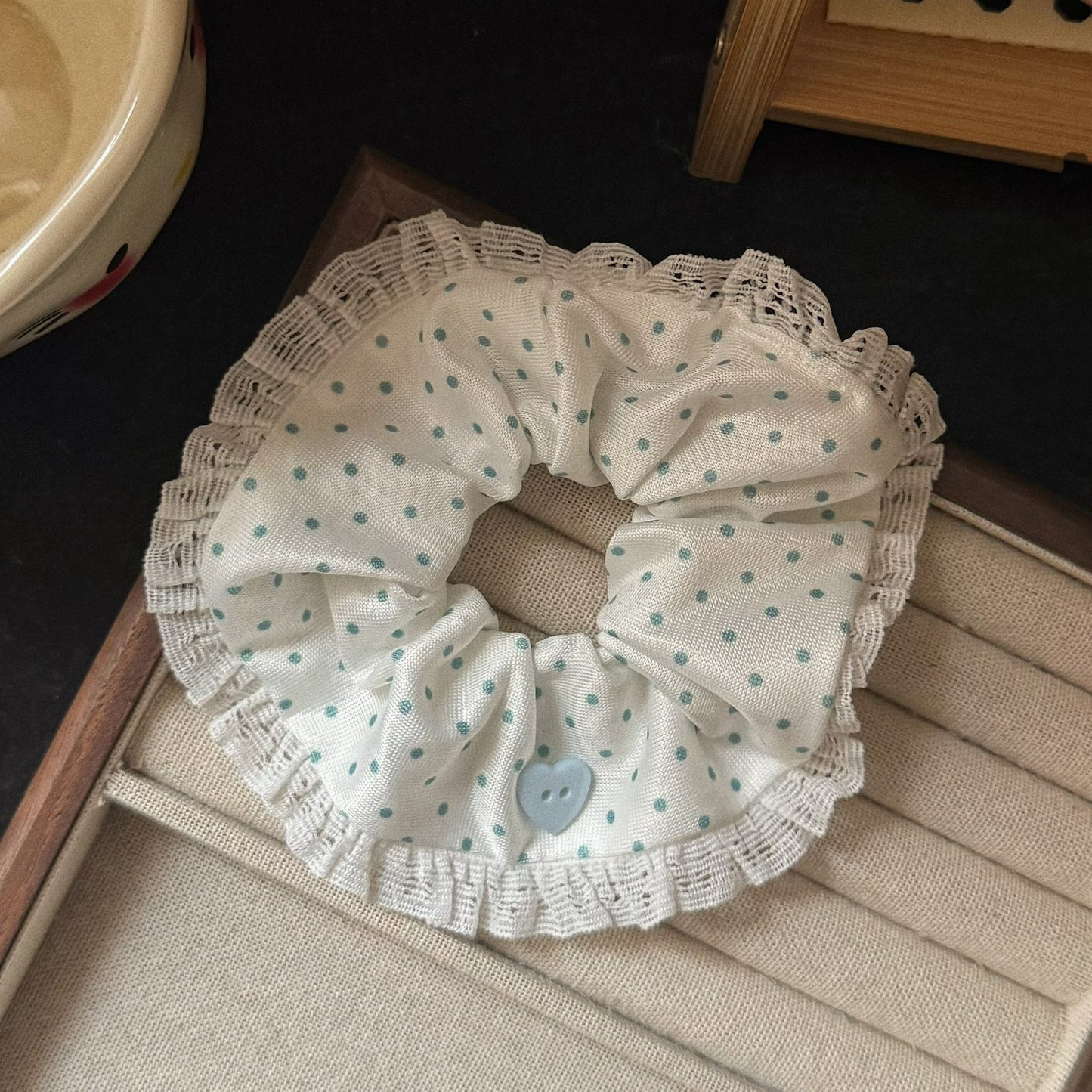 粉色愛心波點髮圈－藍色波點大腸髮圈款實拍｜https://igowo.tw/