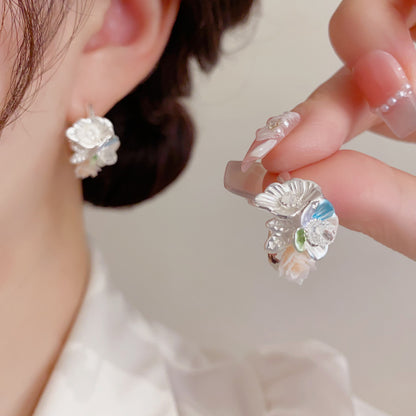金屬花朵C形復古耳環－商品主圖｜https://igowo.tw/