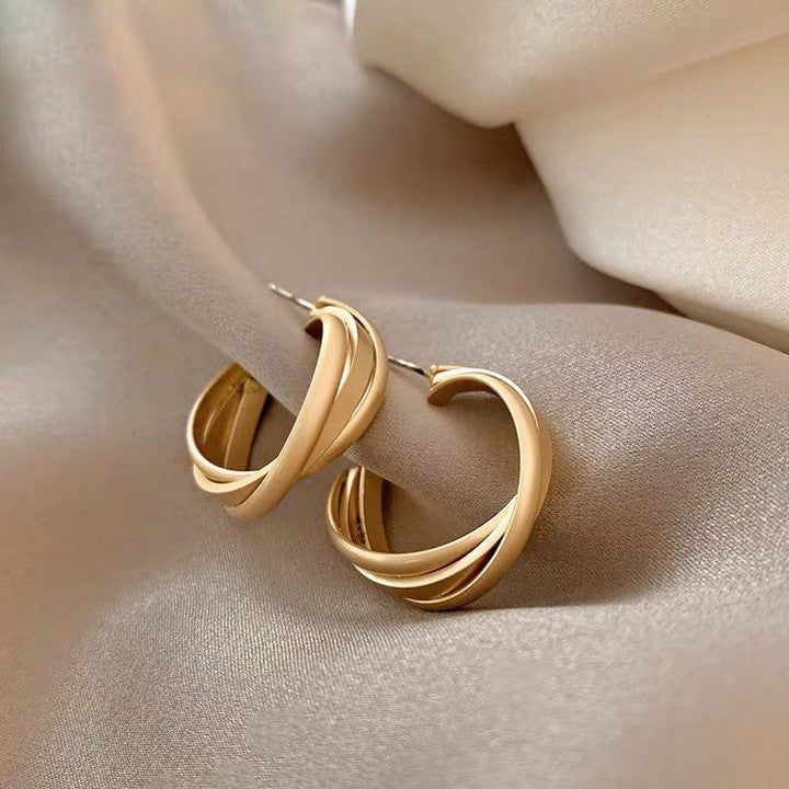 金色銀針圓圈鏤空耳環－細節特寫10｜https://igowo.tw/