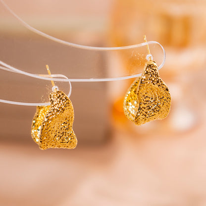 金色貝殼花朵復古耳釘－細節特寫6｜https://igowo.tw/