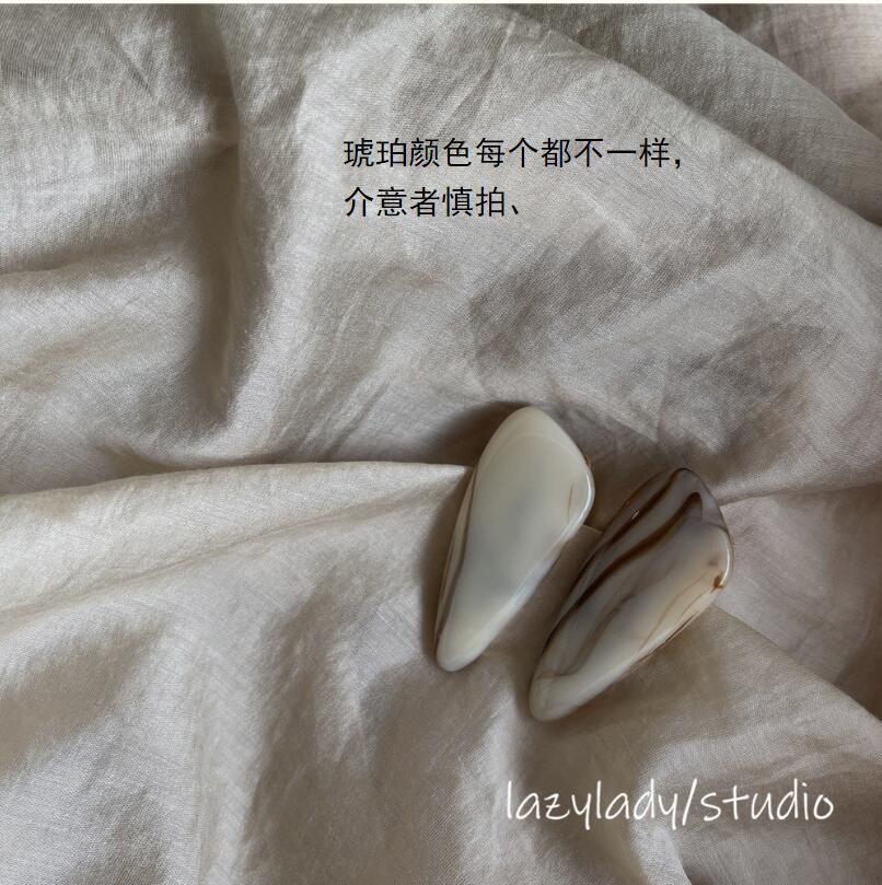 琥珀色髮夾二件組－豆綠系款細節｜https://igowo.tw/