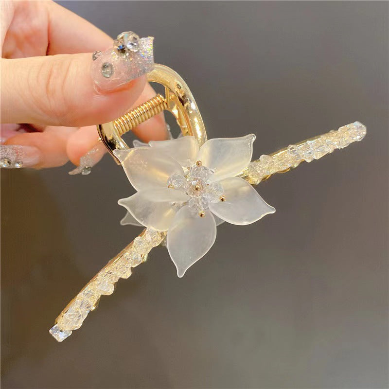 珍珠蝴蝶結流蘇鯊魚夾－水晶流蘇蝴蝶款細節2｜https://igowo.tw/