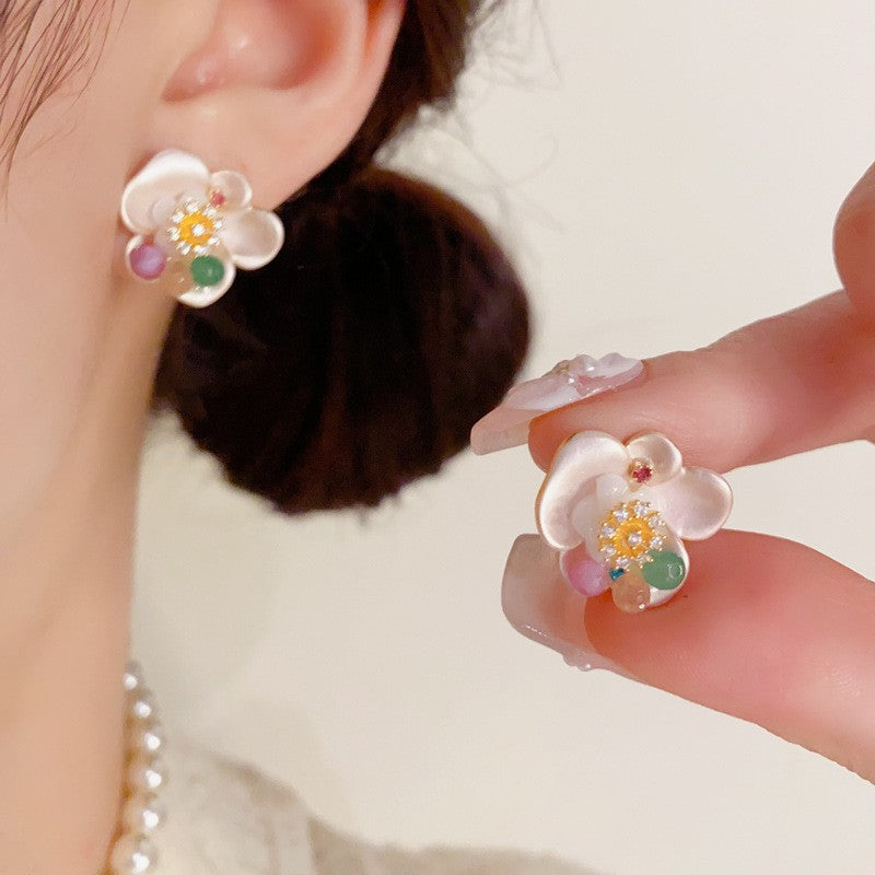 花朵簡約耳釘－第二視角實拍｜https://igowo.tw/