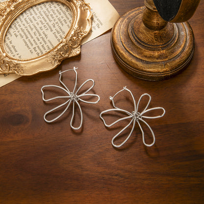 金屬花朵鏤空纏繞耳釘