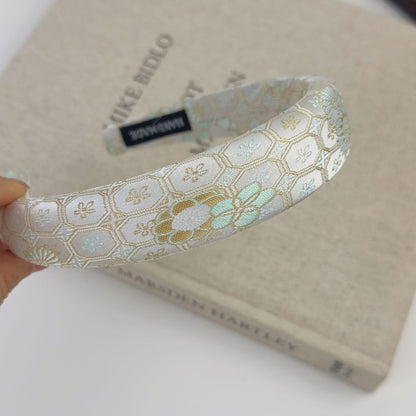 布面花朵刺繡復古髮箍－細節特寫10｜https://igowo.tw/