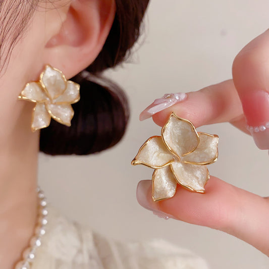 琺瑯花朵簡約耳釘－商品主圖｜https://igowo.tw/