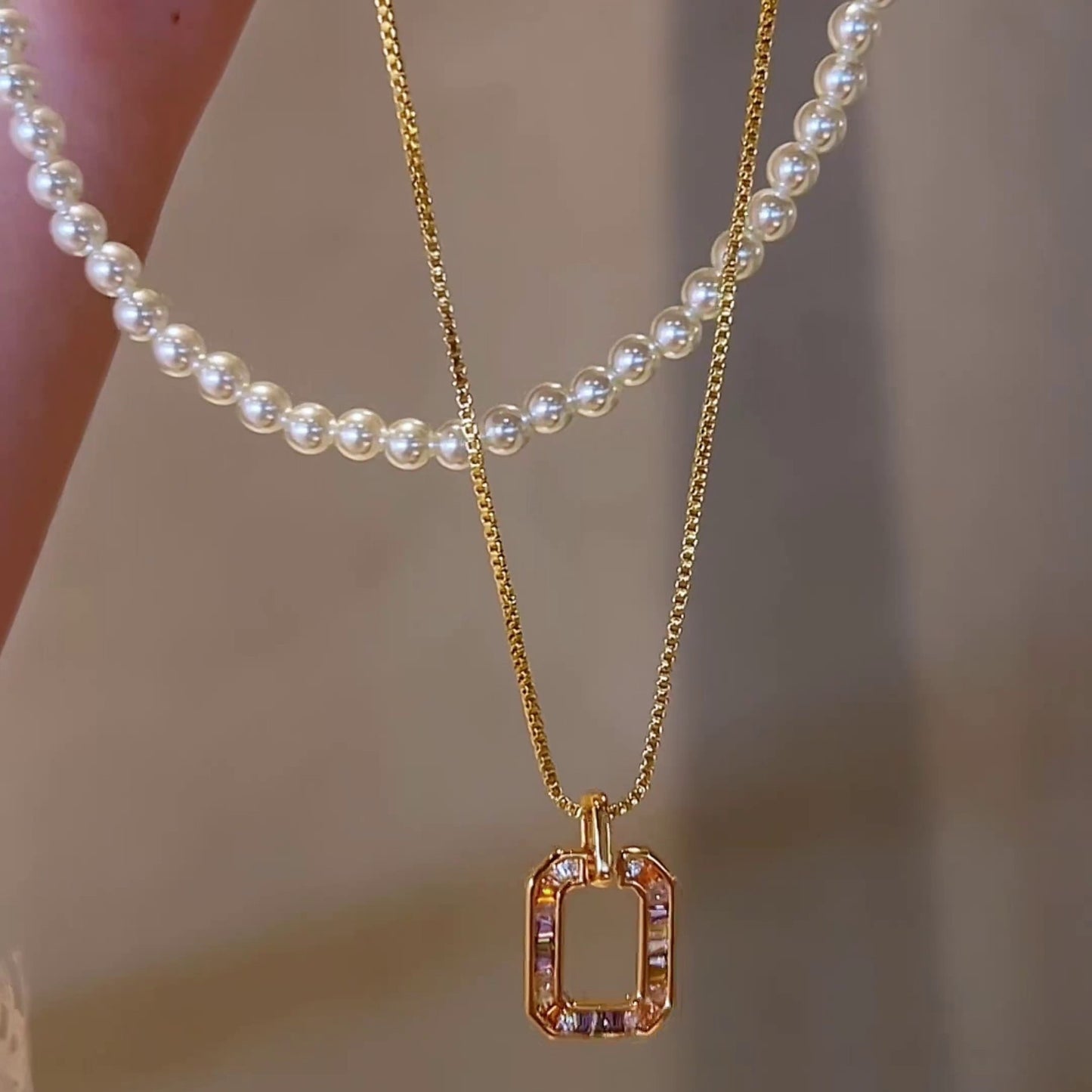 金色珍珠方形墜飾項鍊－商品主圖｜https://igowo.tw/