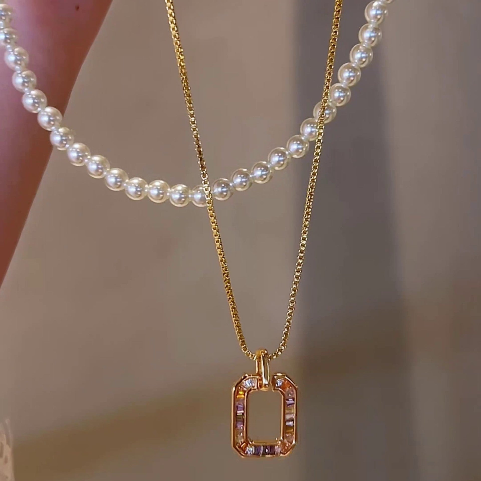 金色珍珠方形墜飾項鍊－商品主圖｜https://igowo.tw/
